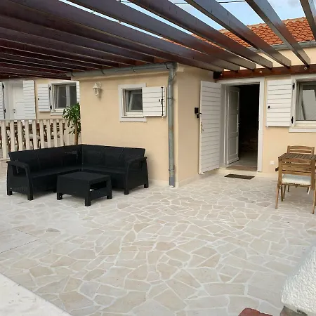 Apartment Maslina *