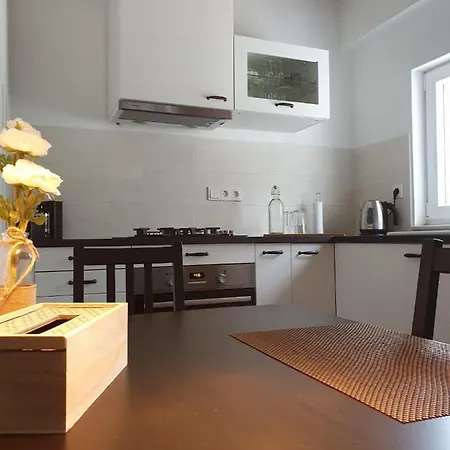 Apartment Maslina Policnik